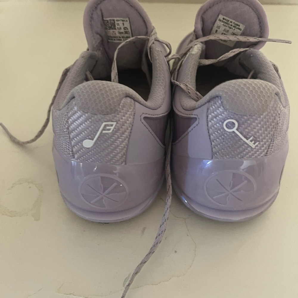 Men’s athletic shoes
